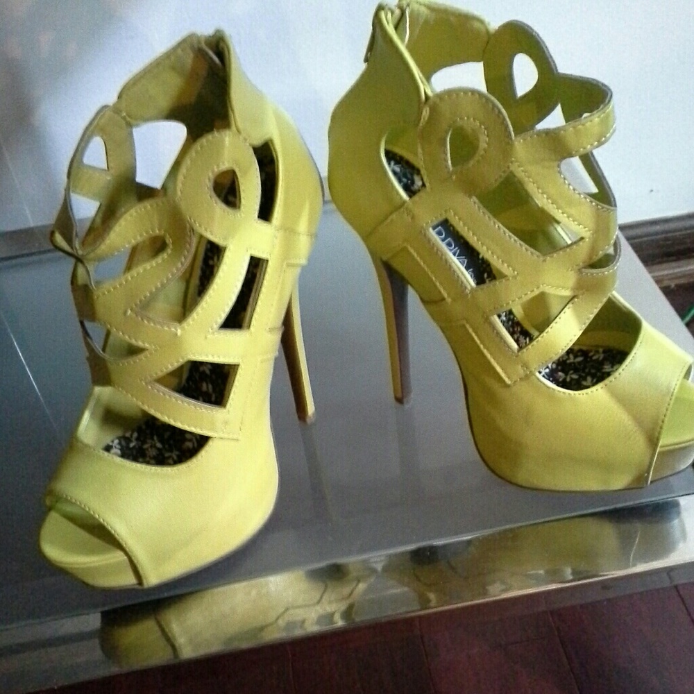 Shoes - Picture 2 of 3